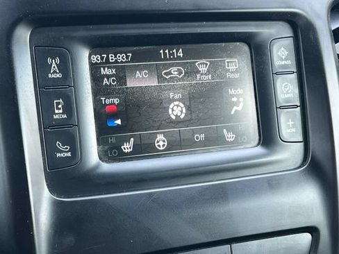 Used 2018 Jeep Cherokee Latitude w/ Altitude Package AWD/4WD image 7