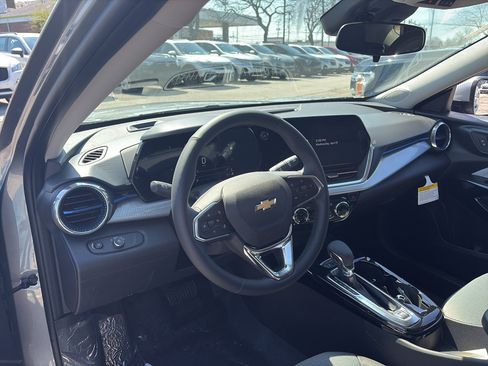 New 2026 Chevrolet Trax LT w/ Sunroof Package FWD image 6
