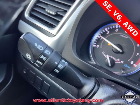 Used 2019 Toyota Highlander SE image 29