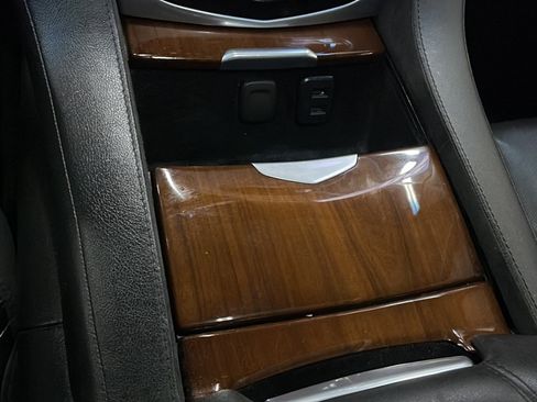Used 2020 Cadillac Escalade Luxury w/ Escalade Sport Edition AWD/4WD image 11