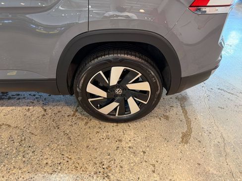 Used 2026 Volkswagen Atlas Cross Sport SE AWD/4WD image 32