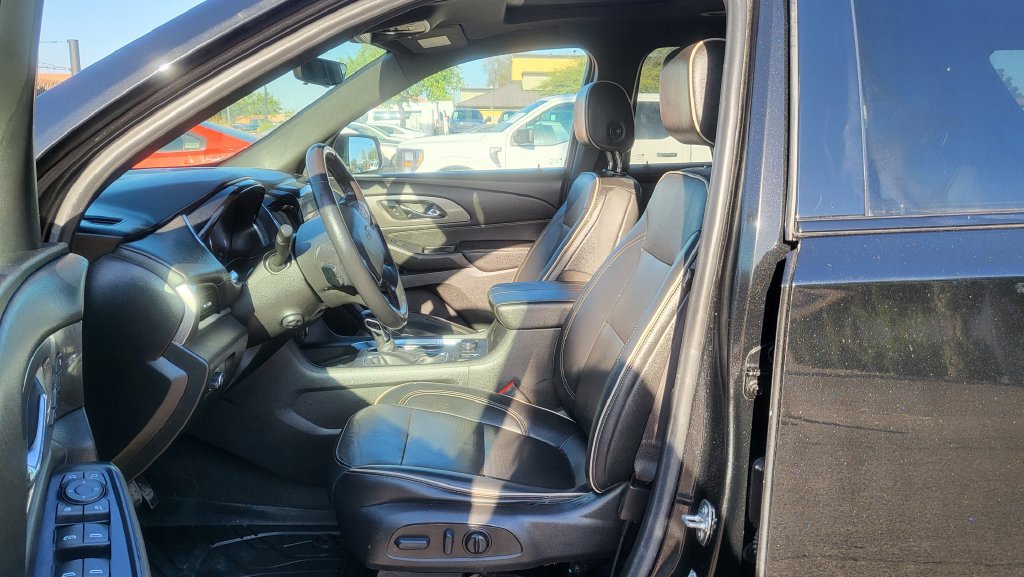 Used 2022 Chevrolet Traverse Premier w/ Redline Edition FWD image 29