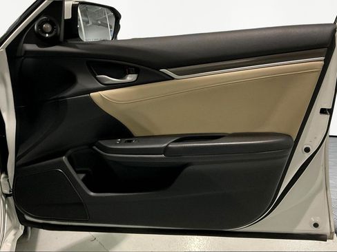 Used 2019 Honda Civic Touring image 27