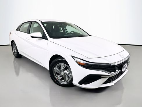 New 2026 Hyundai Elantra SE image 1