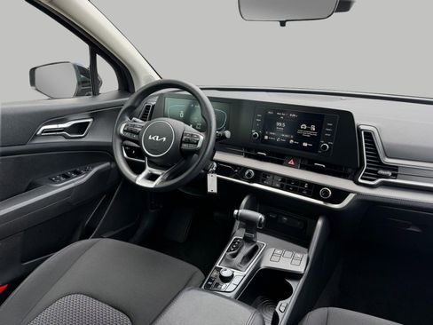 Certified 2025 Kia Sportage LX image 4