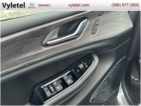 Used 2022 Jeep Grand Cherokee Overland w/ Advanced Protech Group III image 18