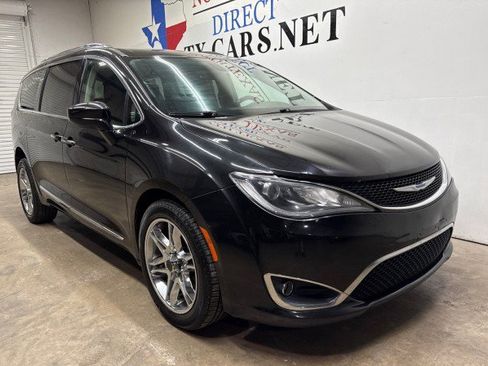 Used 2020 Chrysler Pacifica Touring-L FWD image 5