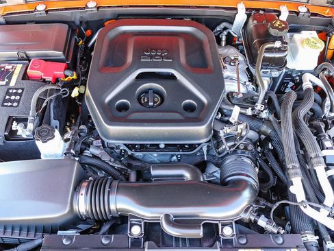 Used 2023 Jeep Wrangler Unlimited Sahara AWD/4WD image 27