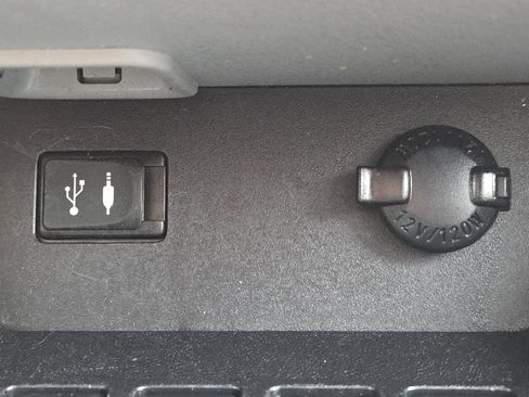 Used 2015 Toyota Highlander Plus image 29