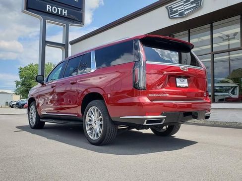 Used 2024 Cadillac Escalade ESV Premium Luxury AWD/4WD image 5