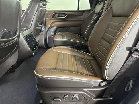 Used 2025 GMC Yukon Denali Ultimate AWD/4WD image 28