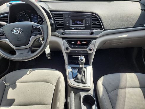 Used 2018 Hyundai Elantra SE image 9