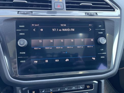 Used 2019 Volkswagen Tiguan SE w/ Panoramic Sunroof Package image 10