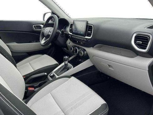 Certified 2025 Hyundai Venue SEL image 15