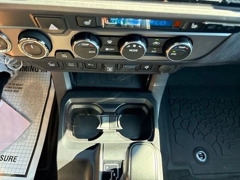 Used 2021 Toyota Tacoma TRD Pro AWD/4WD image 18