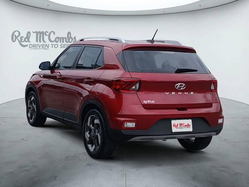 Used 2024 Hyundai Venue SEL FWD image 3