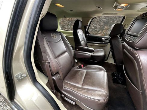 Used 2013 Cadillac Escalade Platinum image 22