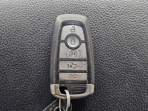Used 2017 Ford F250 Lariat w/ Lariat Ultimate Package AWD/4WD image 33