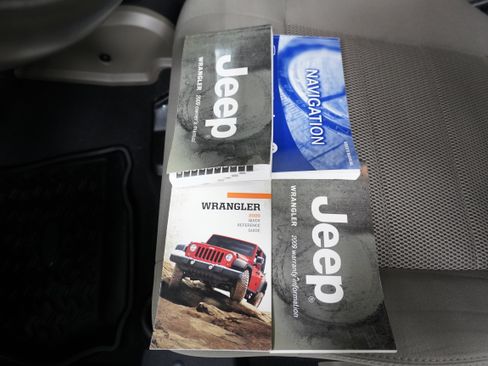 Used 2009 Jeep Wrangler Rubicon w/ Dual Top Group AWD/4WD image 27