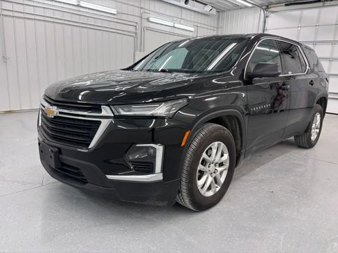 Used 2023 Chevrolet Traverse LS FWD image 9