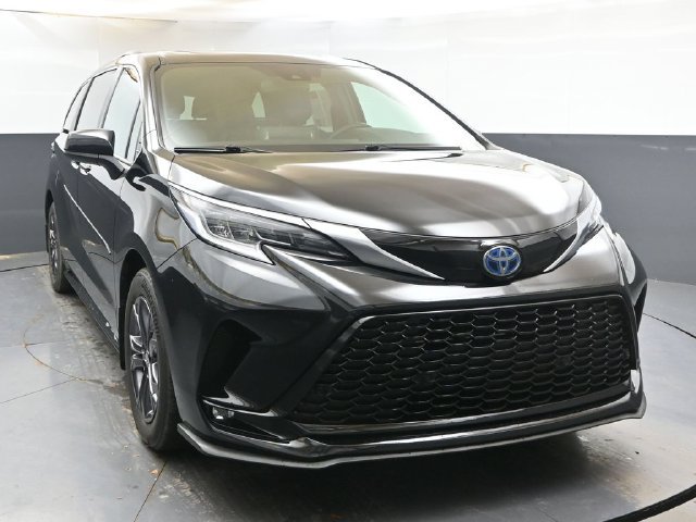 Used 2024 Toyota Sienna XSE w/ XSE Plus Package AWD/4WD image 8