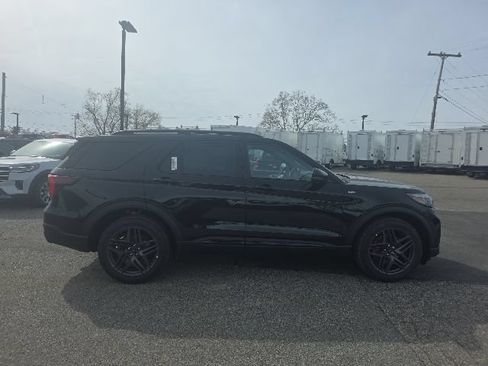 New 2026 Ford Explorer ST-Line w/ ST-Line Street Pack AWD/4WD image 2