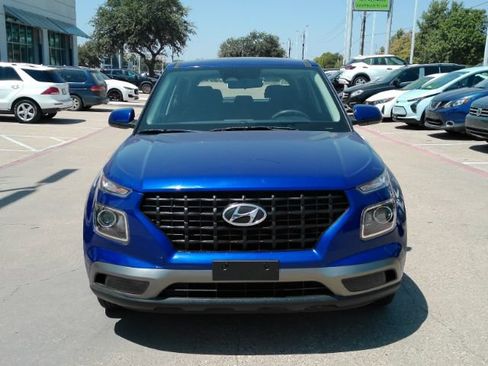 Used 2023 Hyundai Venue SE FWD image 3