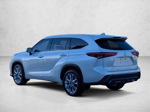 Used 2021 Toyota Highlander Limited image 8