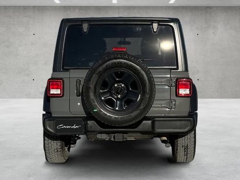 Used 2018 Jeep Wrangler Unlimited Sport image 15