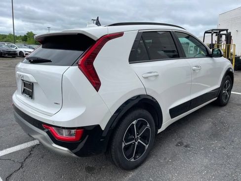 Used 2023 Kia Niro FWD image 5
