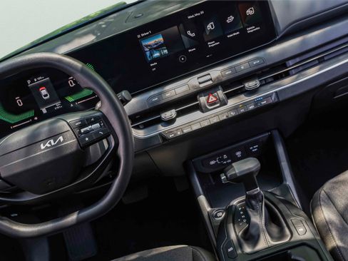 Certified 2025 Kia K4 FWD image 18