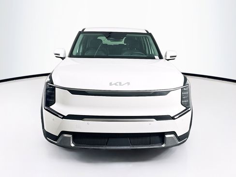 Used 2024 Kia EV9 Light Long Range image 2