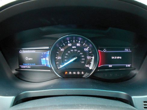 Used 2017 Ford Explorer XLT w/ Equipment Group 201A AWD/4WD image 16