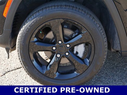 Used 2024 Jeep Grand Cherokee Limited w/ Black Appearance Package image 9