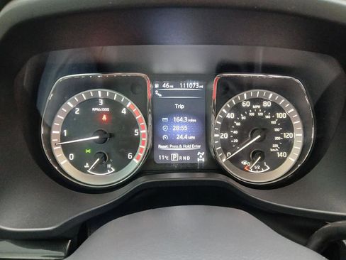 Used 2017 Nissan Titan SV image 14