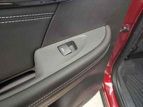 Used 2023 Buick Envision Essence image 25