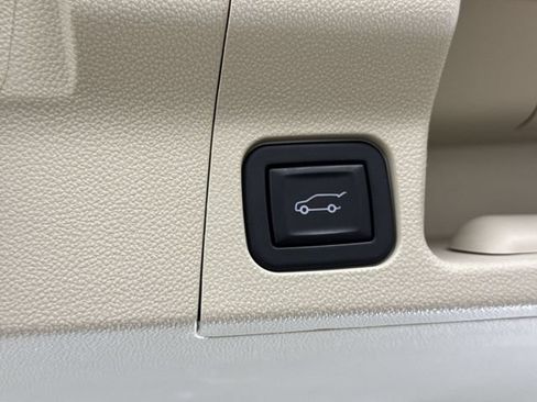 Certified 2023 GMC Acadia Denali w/ Denali Ultimate Package AWD/4WD image 31