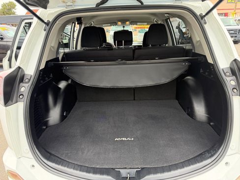 Used 2016 Toyota RAV4 LE AWD/4WD image 10