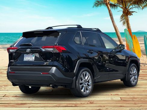 Used 2023 Toyota RAV4 XLE Premium FWD image 6