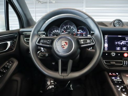 Used 2025 Porsche Macan image 15
