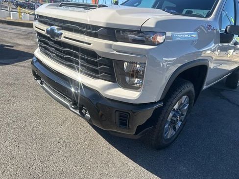 New 2026 Chevrolet Silverado 2500 Custom w/ Custom Value Package image 9
