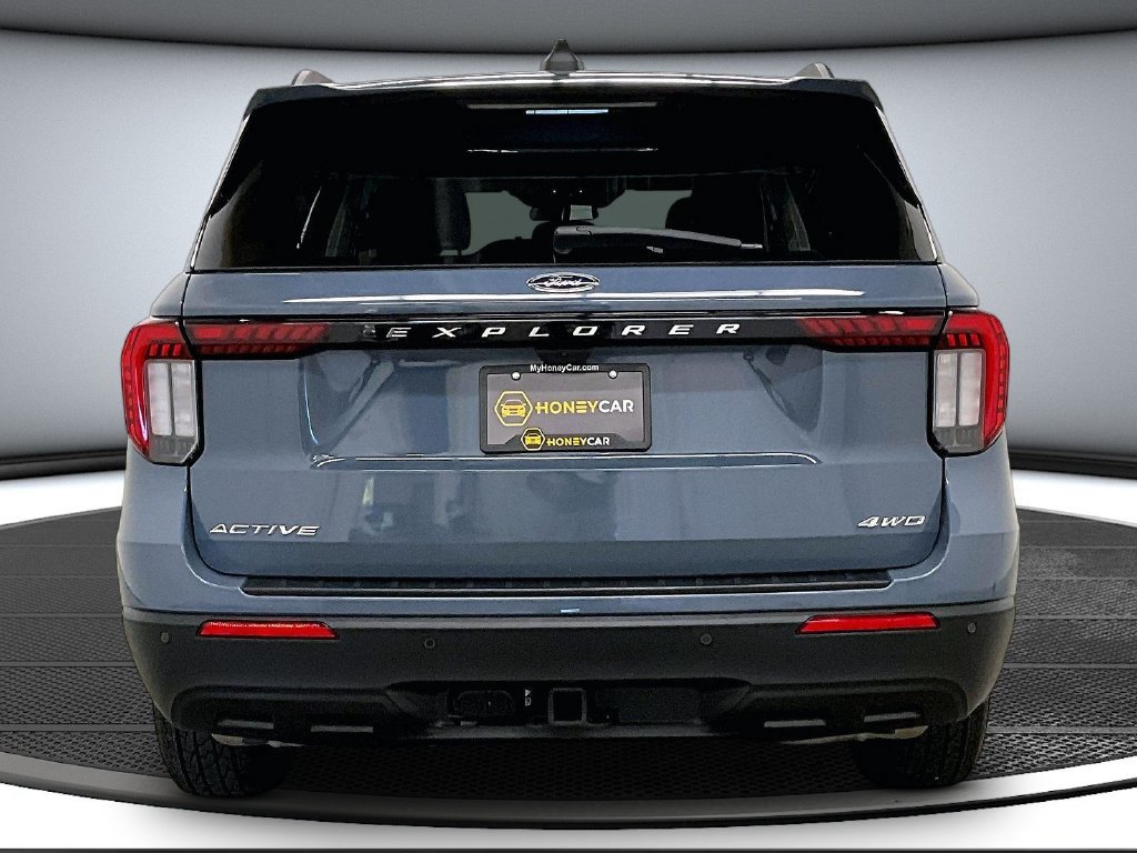 Used 2025 Ford Explorer Active AWD/4WD image 5