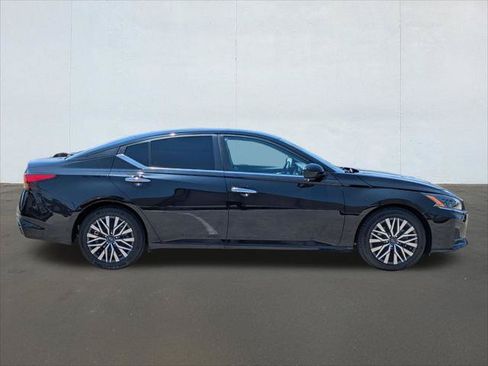 Used 2023 Nissan Altima 2.5 SV FWD image 6