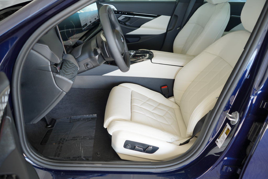 Used 2026 BMW 530i w/ Premium Package RWD image 11