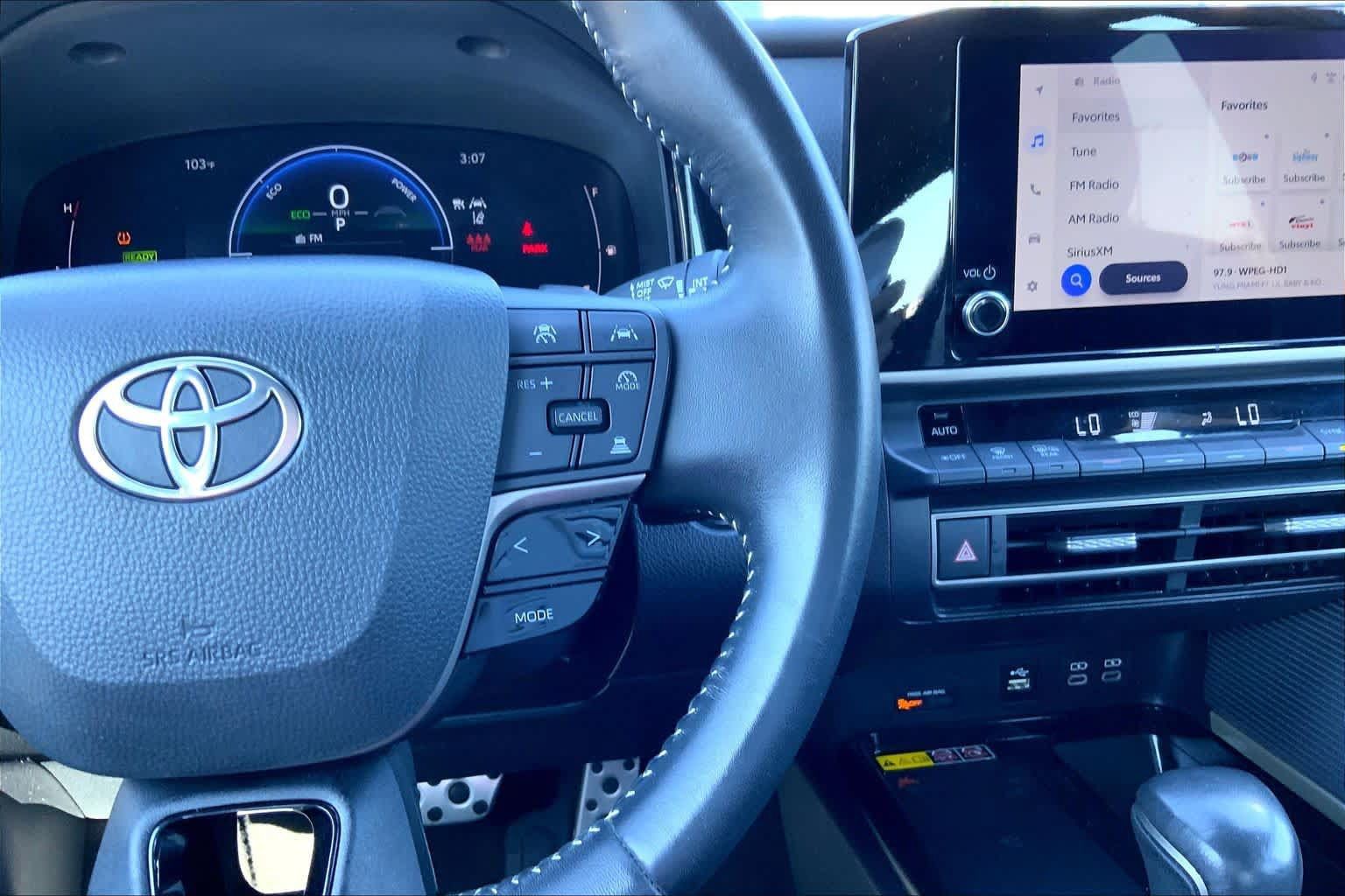 Used 2025 Toyota Camry SE FWD image 24