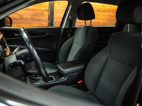 Used 2019 Kia Sorento S image 9