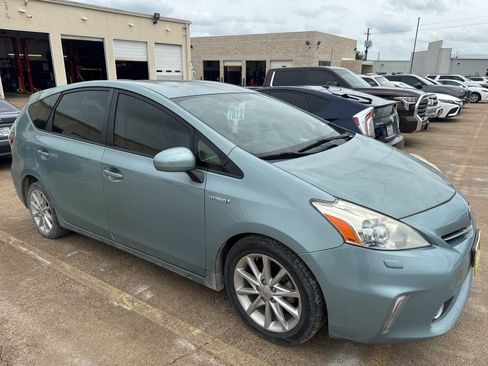 Used 2013 Toyota Prius V Five image 16