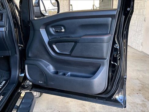 Used 2020 Nissan Titan PRO-4X w/ Pro-4x Convenience Package image 21
