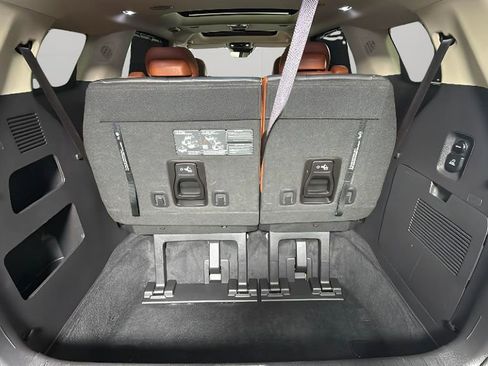 Used 2024 Kia Carnival SX Prestige image 32