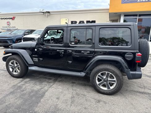 Used 2018 Jeep Wrangler Unlimited Sahara AWD/4WD image 21